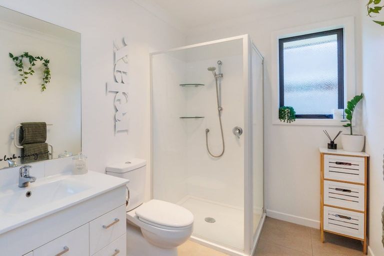 Photo of property in 52 Brooklyn Heights Drive, Kelvin Grove, Palmerston North, 4414