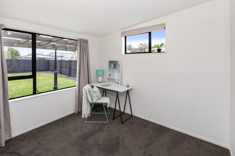 Photo of property in 10 Inca Place, Redwood, Christchurch, 8051