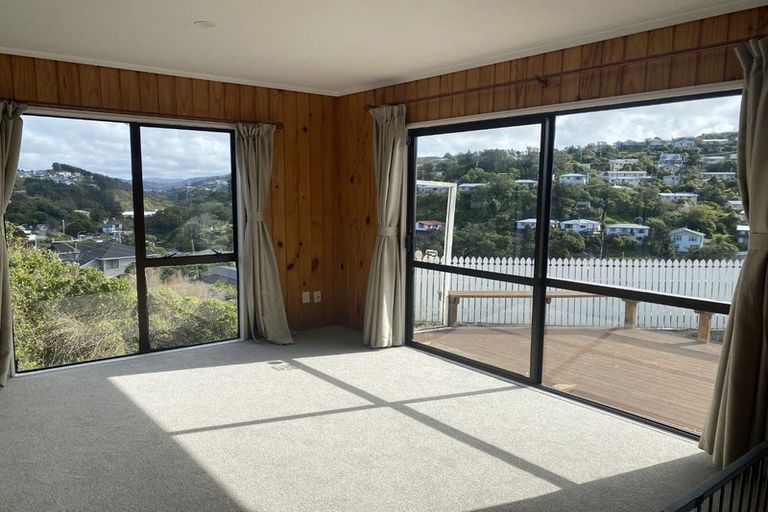 Photo of property in 42a Glanmire Road, Newlands, Wellington, 6037