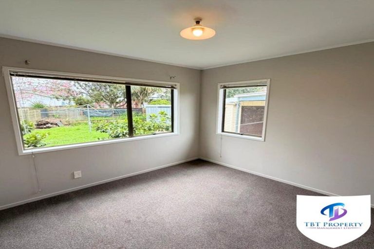 Photo of property in 8 Le Havre Place, Takanini, 2112