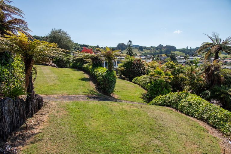 Photo of property in 5 Sylvia Place, Acacia Bay, Taupo, 3330