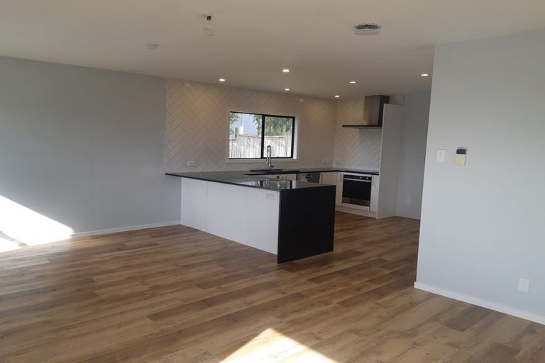 Photo of property in 14 Sabana Place, Unsworth Heights, Auckland, 0632