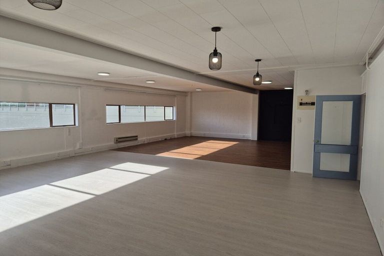 Photo of property in 2/10 Seaview Road, Glenfield, Auckland, 0629