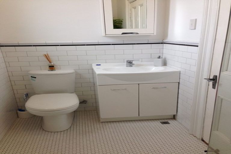 Photo of property in 69 Rolleston Street, Mount Cook, Wellington, 6021