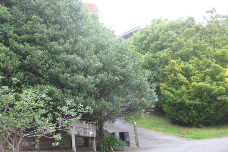 Photo of property in 1/16 Helicon Place, Totara Vale, Auckland, 0629