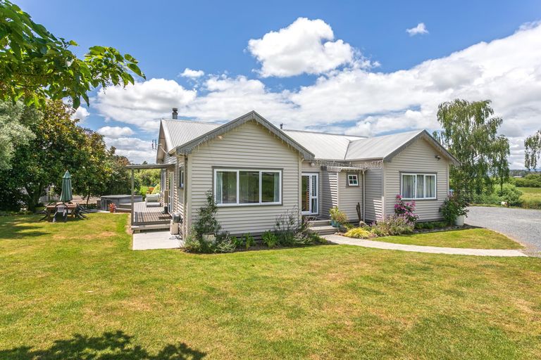 Photo of property in 61 Walton Road, Richmond Downs, Walton, 3475