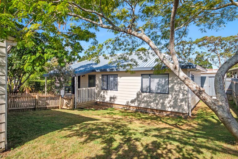 Photo of property in 73a Sandspit Road, Waiuku, 2123