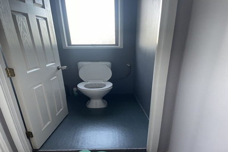 Photo of property in 136 Luckens Road, West Harbour, Auckland, 0618