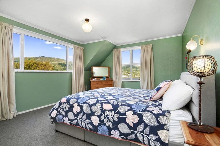 Photo of property in 6 Thomas Hook Street, Tawa, Wellington, 5028