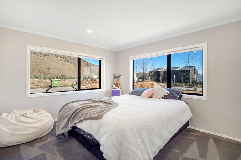 Photo of property in 10 Hardacre Place, Omarama, 9412