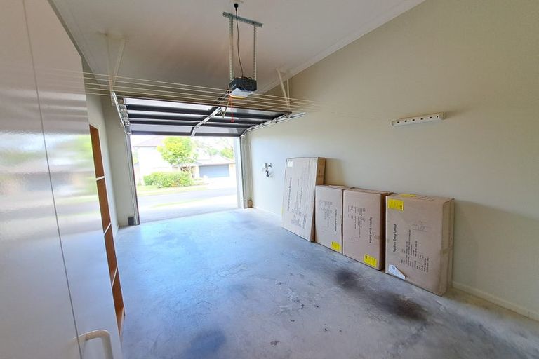 Photo of property in 36 Gibbston Crescent, Flat Bush, Auckland, 2016