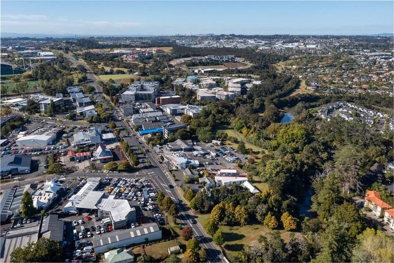 Photo of property in 2/249 Dairy Flat Highway, Albany, Auckland, 0632