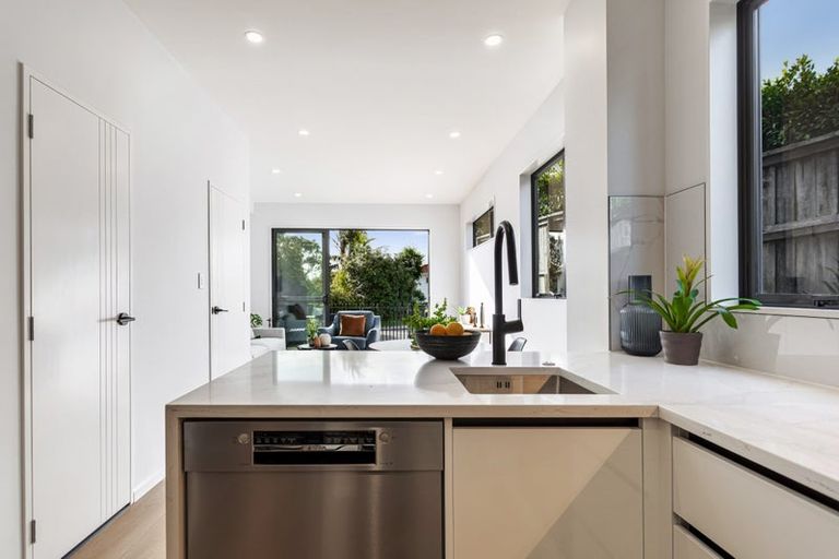 Photo of property in 6/12 Fraser Road, Narrow Neck, Auckland, 0624