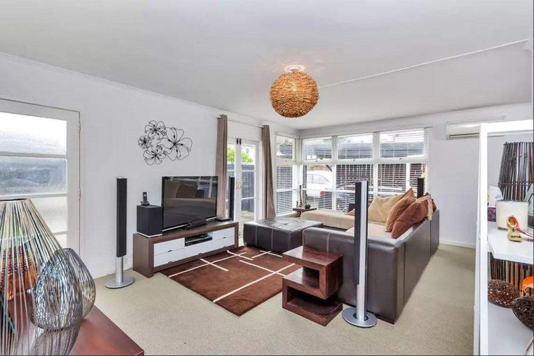 Photo of property in 20 Crosby Road, West Harbour, Auckland, 0618