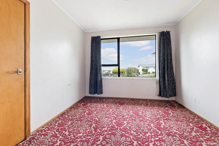 Photo of property in 34 Kirrie Avenue, Te Atatu South, Auckland, 0610