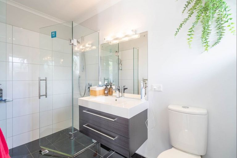 Photo of property in 120 Main Road, Waikanae, 5036