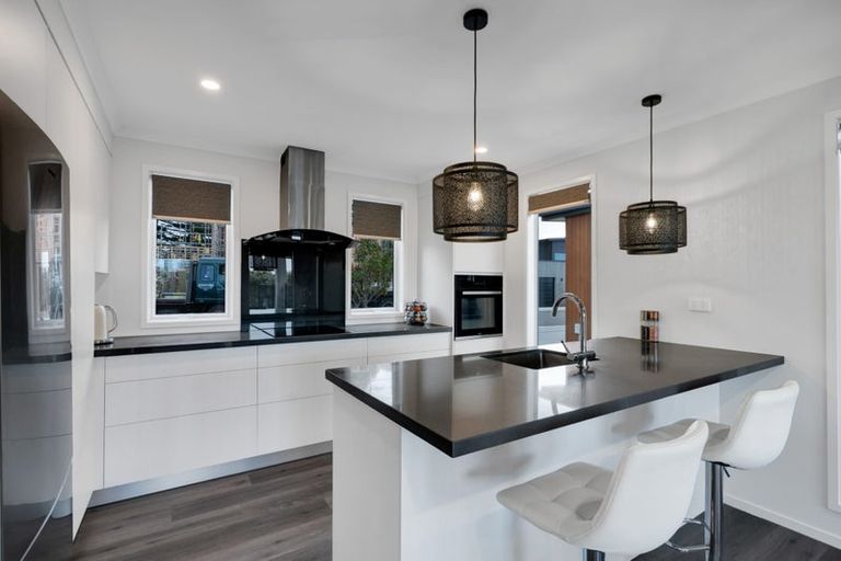 Photo of property in 4 Kakariki Lane, Waiwhakaiho, New Plymouth, 4312