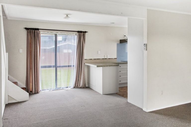 Photo of property in 18 Peter Hall Drive, Kelvin Grove, Palmerston North, 4414