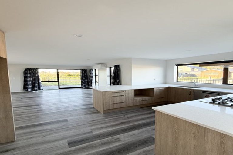 Photo of property in 32 Miromiro Street, Broomfield, Christchurch, 8042