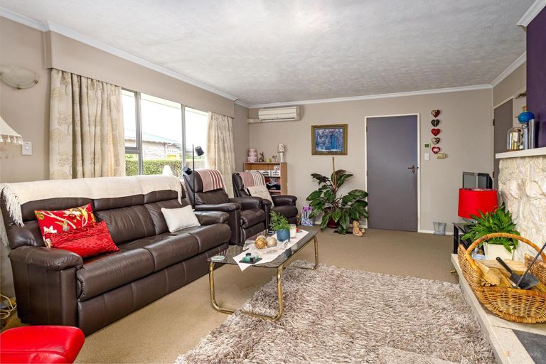 Photo of property in 20 Timaru Road, Waimate, 7924