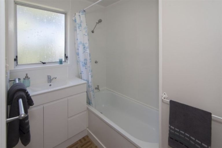 Photo of property in 2/4 Clyma Place, Massey, Auckland, 0614