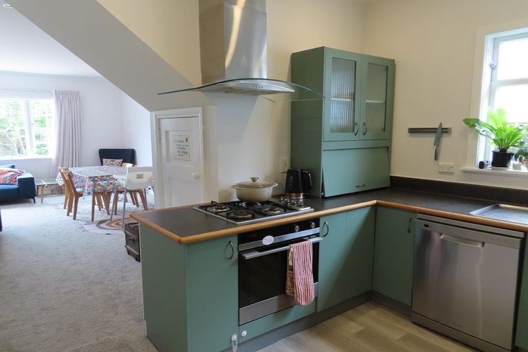 Photo of property in 43 Saint Ronans Avenue, Waterloo, Lower Hutt, 5011