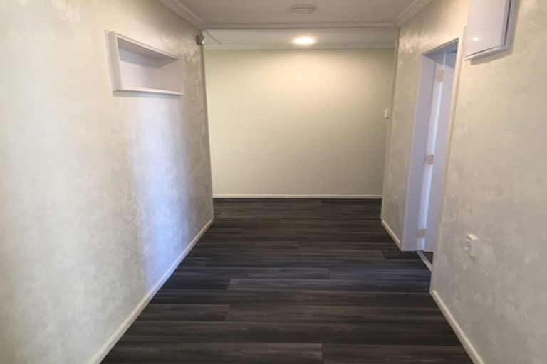 Photo of property in 132 Parkvale Road, Karori, Wellington, 6012