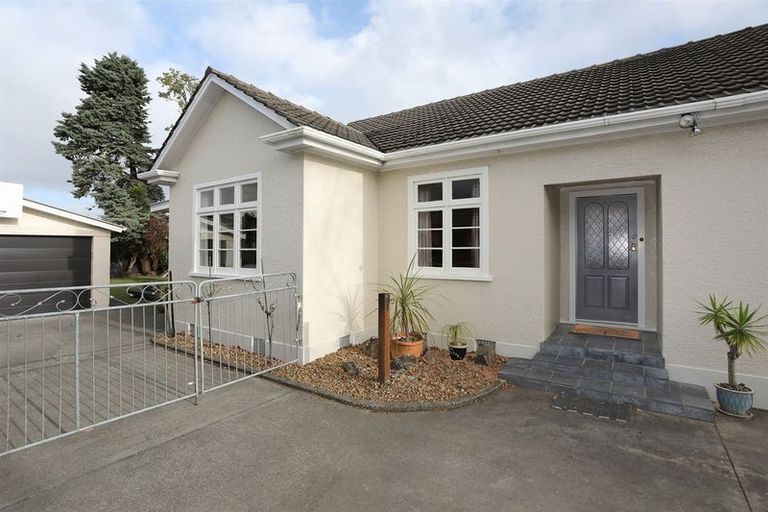 Photo of property in 12 Winston Avenue, Hokowhitu, Palmerston North, 4410