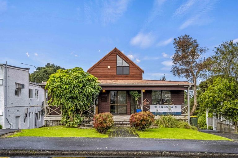 Photo of property in 2 Seaview Avenue, Northcote, Auckland, 0627