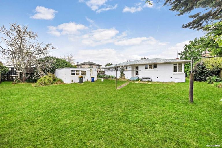 Photo of property in 81 Gloria Avenue, Te Atatu Peninsula, Auckland, 0610