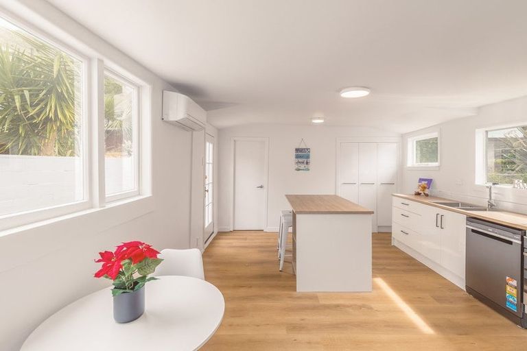 Photo of property in 24 Voelas Road, Lyttelton, 8082