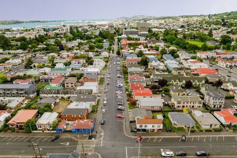 Photo of property in 47 Howe Street, North Dunedin, Dunedin, 9016