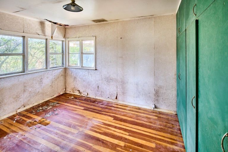 Photo of property in 71 Logie Street, Stokes Valley, Lower Hutt, 5019