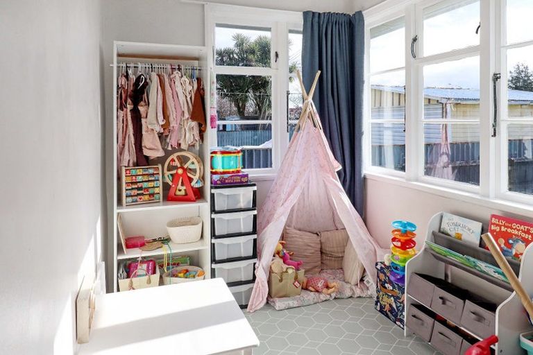 Photo of property in 15 Fisk Street, Naenae, Lower Hutt, 5011