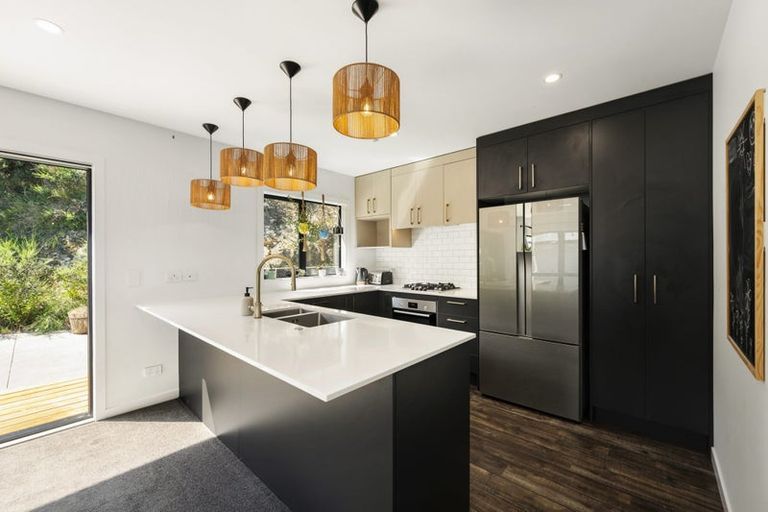 Photo of property in 7b Grumman Lane, Newlands, Wellington, 6037