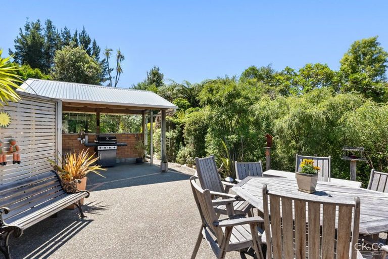 Photo of property in 8a Garrett Place, Riverstone Terraces, Upper Hutt, 5018