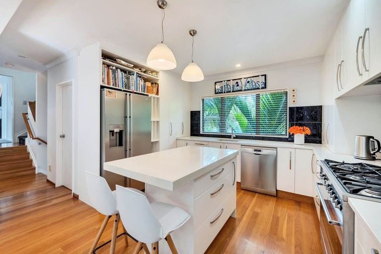 Photo of property in 40 Helen Ryburn Place, Torbay, Auckland, 0630