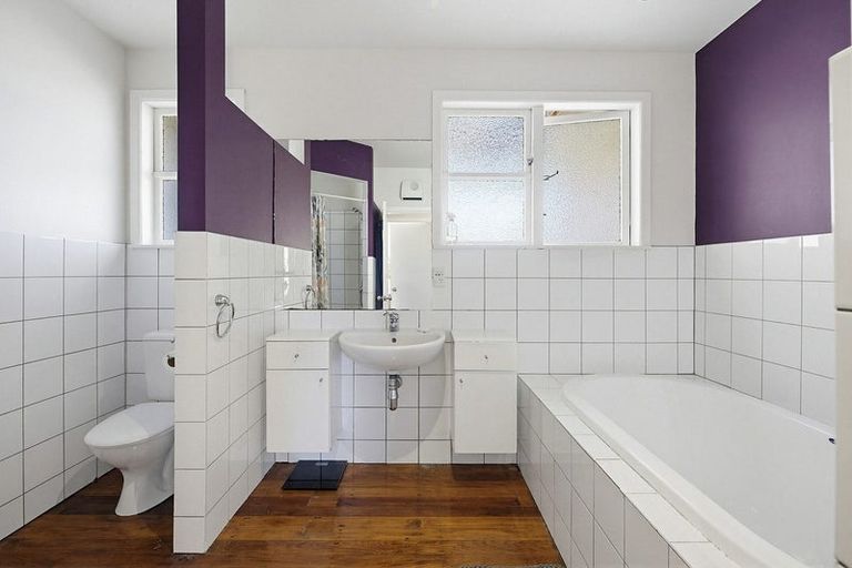 Photo of property in 8 Kiriwai Road, Paremata, Porirua, 5024