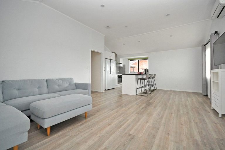 Photo of property in 109 Don Buck Road, Massey, Auckland, 0614