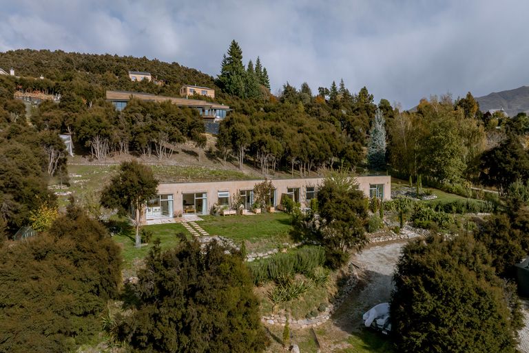 Photo of property in 18 Hidden Hills Drive, Wanaka, 9305