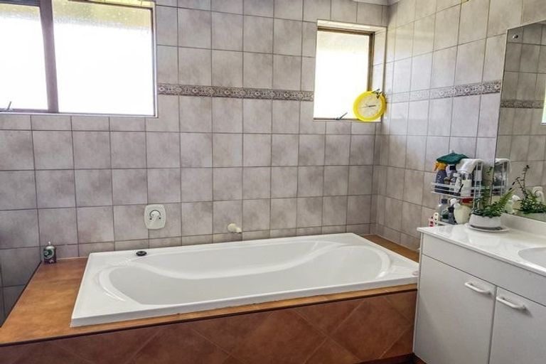 Photo of property in 18 Vida Place, Howick, Auckland, 2014