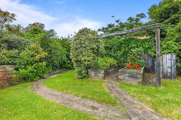 Photo of property in 30a Geoffrey Road, Torbay, Auckland, 0630