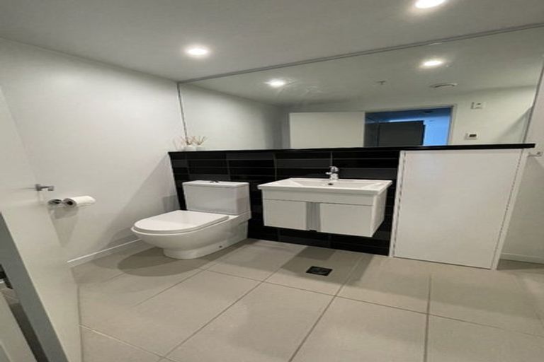 Photo of property in Nouvo Apartments, 3a/21 Rugby Street, Mount Cook, Wellington, 6021