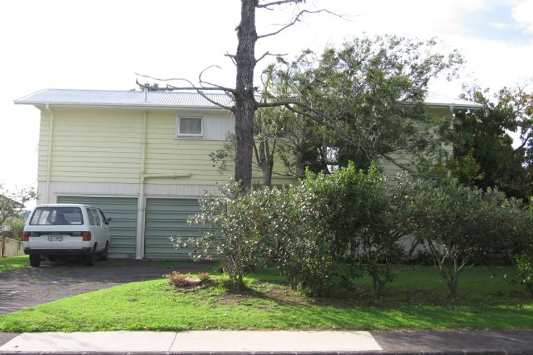 Photo of property in 40 Gill Avenue, Te Atatu Peninsula, Auckland, 0610