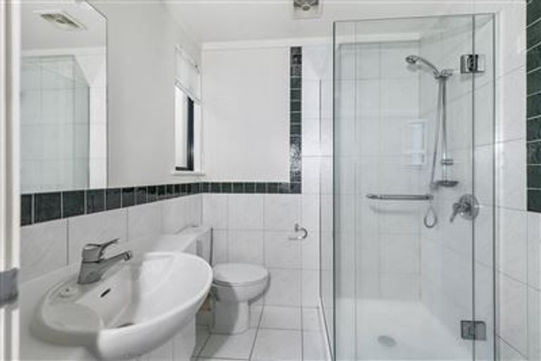 Photo of property in 16 Mayall Avenue, Beach Haven, Auckland, 0626