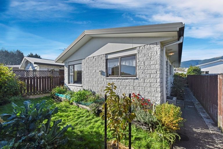 Photo of property in 3/48 Tennyson Crescent, Stoke, Nelson, 7011