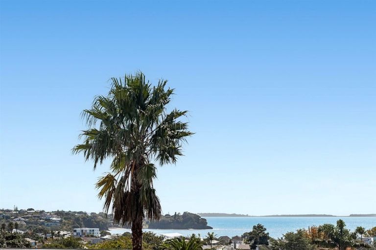 Photo of property in 2/10 Sylvan Park Avenue, Milford, Auckland, 0620