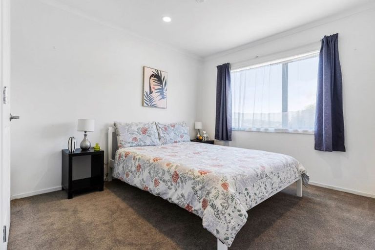 Photo of property in 9/2 Swan Hill Drive, Glen Eden, Auckland, 0602