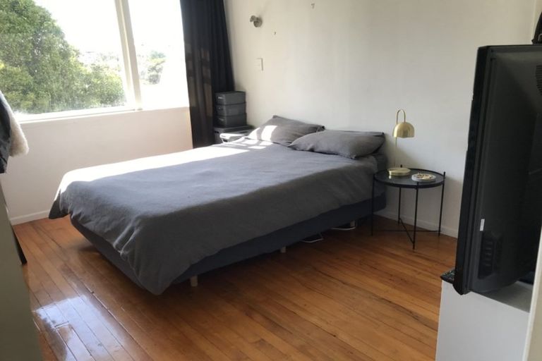 Photo of property in 75 Lake Road, Northcote, Auckland, 0627