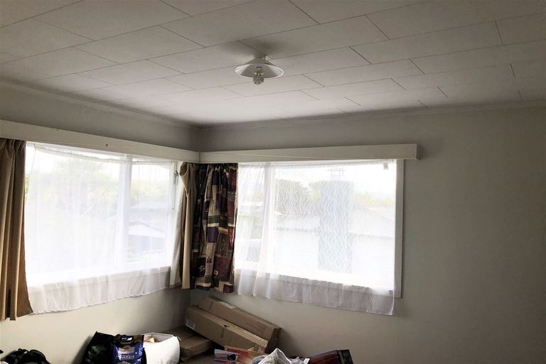 Photo of property in 75 Larnoch Road, Henderson, Auckland, 0610